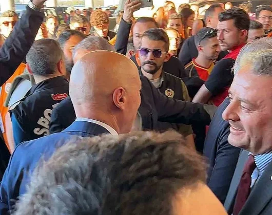 Dev derbi öncesinde Galatasaraylı yöneticiler Fenerbahçeli yöneticileri karşıladı